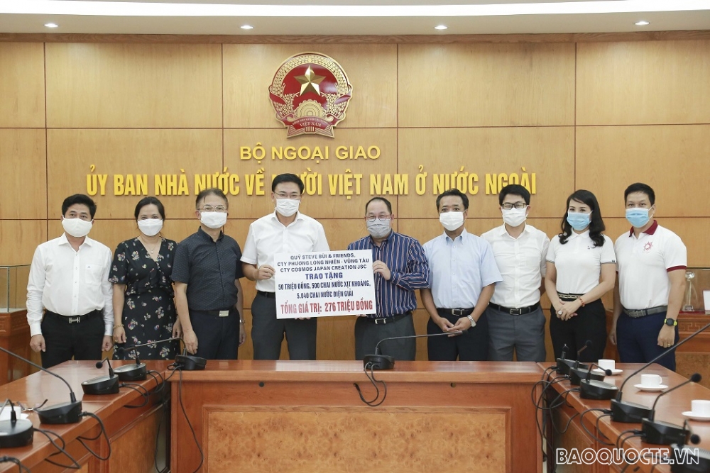 Overseas Vietnamese continue supporting COVID-19 fight at home